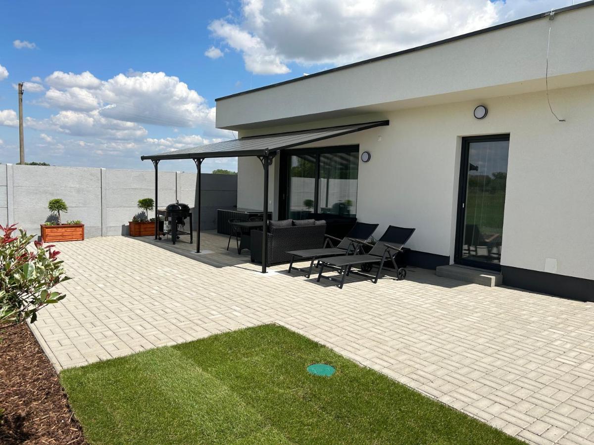 Nesvady Apartman Zuzana מראה חיצוני תמונה