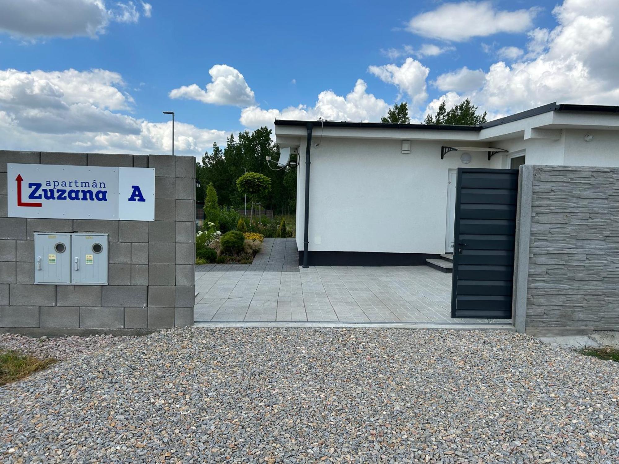 Nesvady Apartman Zuzana חדר תמונה